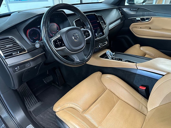Volvo XC90 13 of 27