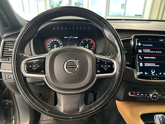 Volvo XC90 16 of 27