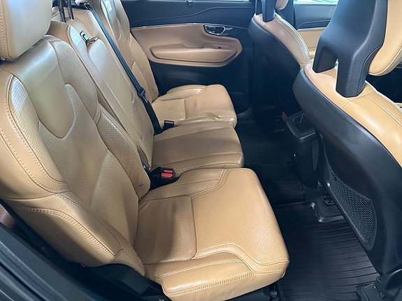 Volvo XC90 9 of 27