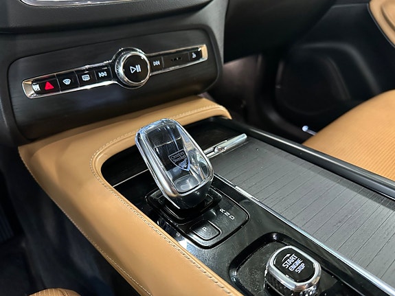 Volvo XC90 17 of 27
