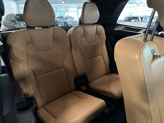 Volvo XC90 8 of 27