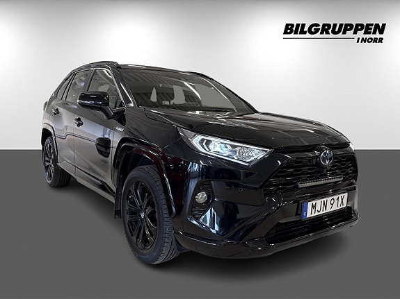 Toyota RAV4 3 of 17