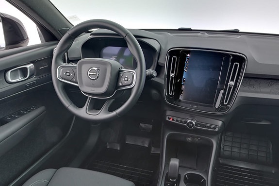 Volvo EX40 8 of 18