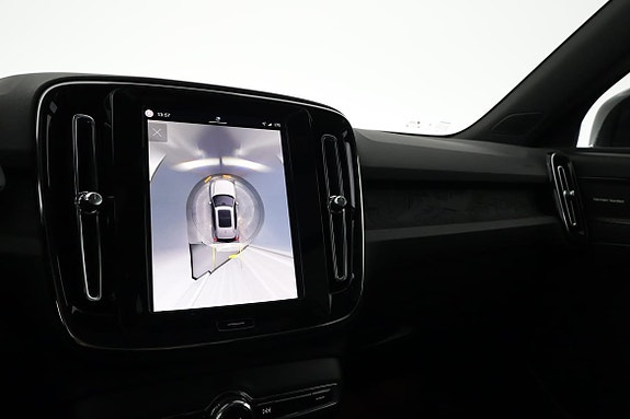 Volvo EX40 13 of 18