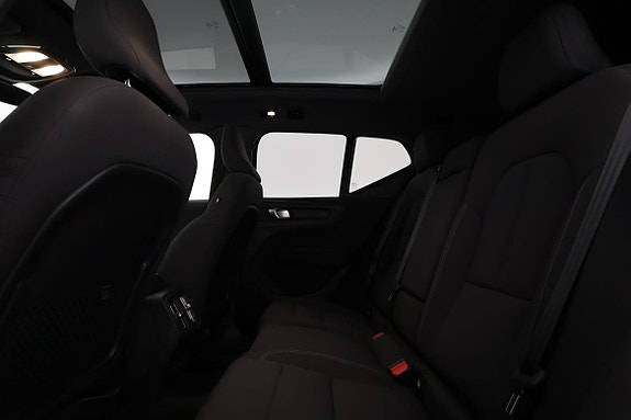 Volvo EX40 10 of 18