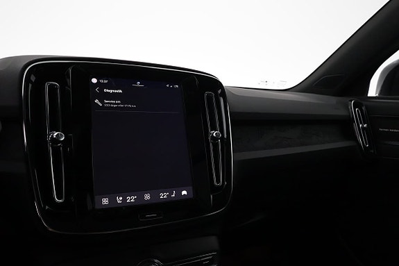 Volvo EX40 14 of 18