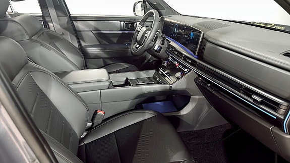 Hyundai Santa Fe 3 of 12