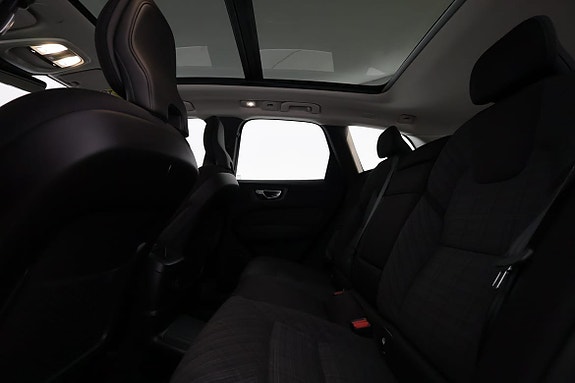 Volvo XC60 10 of 17