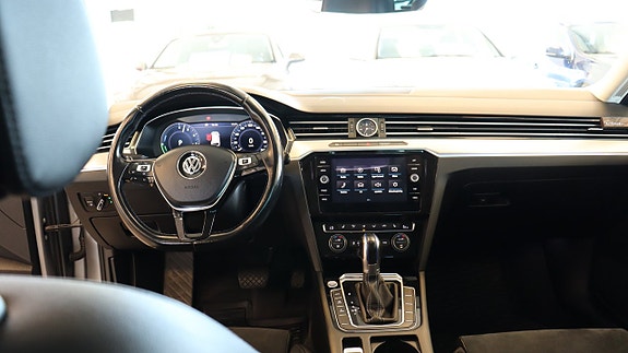 Volkswagen Passat 14 of 18