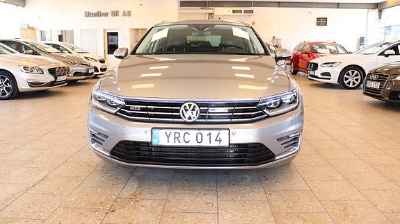 Volkswagen Passat 9 of 18