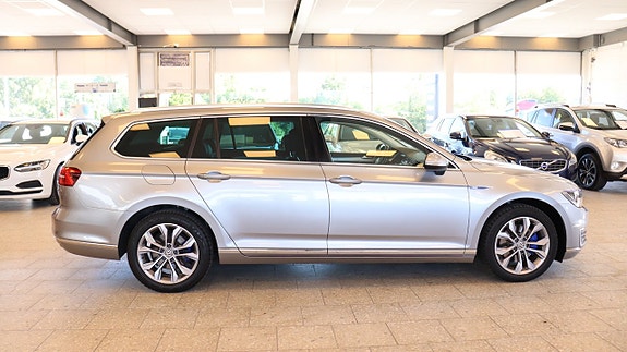 Volkswagen Passat 6 of 18