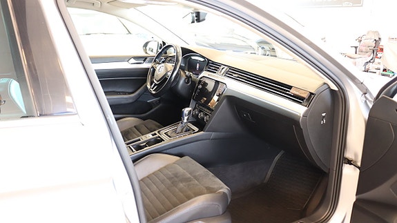 Volkswagen Passat 12 of 18