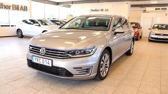 Volkswagen Passat 2 of 18
