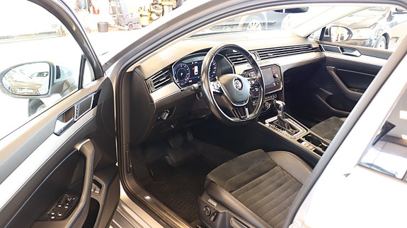 Volkswagen Passat 11 of 18