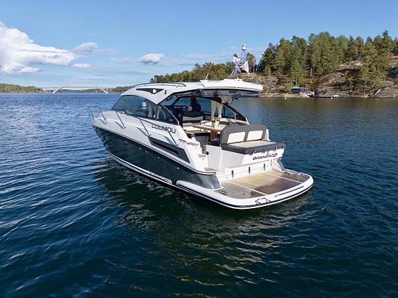 Grandezza 34 OC | Volvo Penta D6-370 - 2018 3 of 12