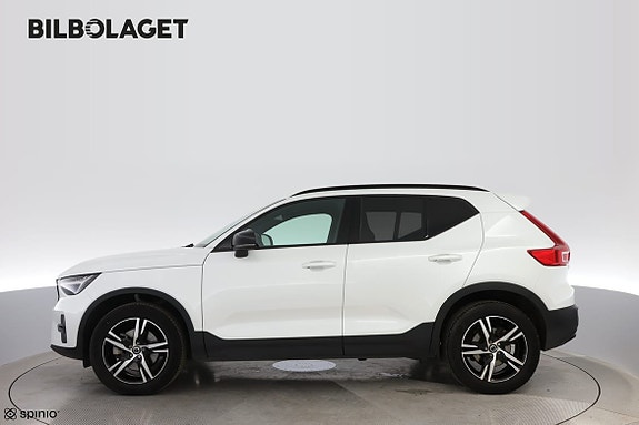 Volvo XC40 2 of 17
