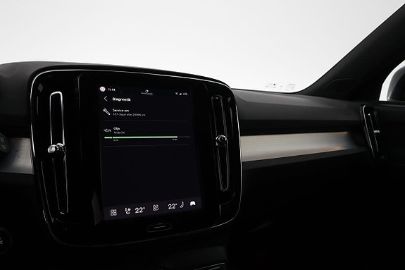 Volvo XC40 14 of 17