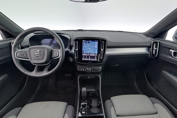 Volvo XC40 7 of 17