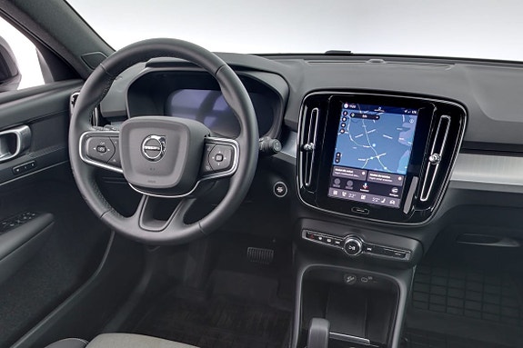 Volvo XC40 8 of 17