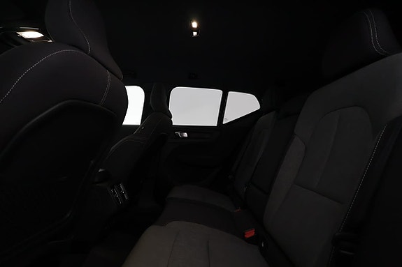 Volvo XC40 10 of 17