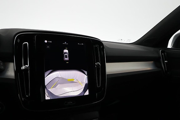 Volvo XC40 13 of 17