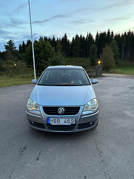 Volkswagen Polo 2 of 8