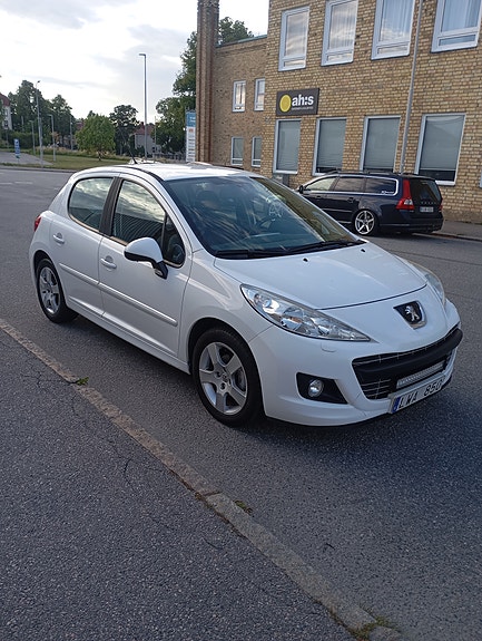 Peugeot 207 2 of 8