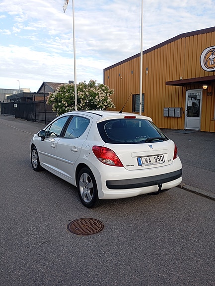 Peugeot 207 4 of 8