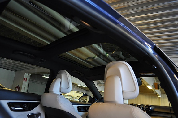 Mercedes-Benz C300 de 15 of 18