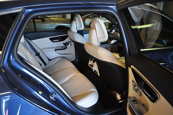 Mercedes-Benz C300 de 14 of 18