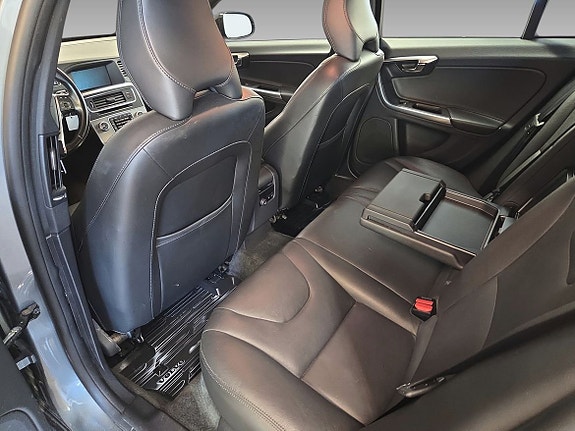 Volvo V60 Cross Country 9 of 10