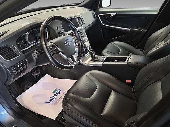 Volvo V60 Cross Country 7 of 10