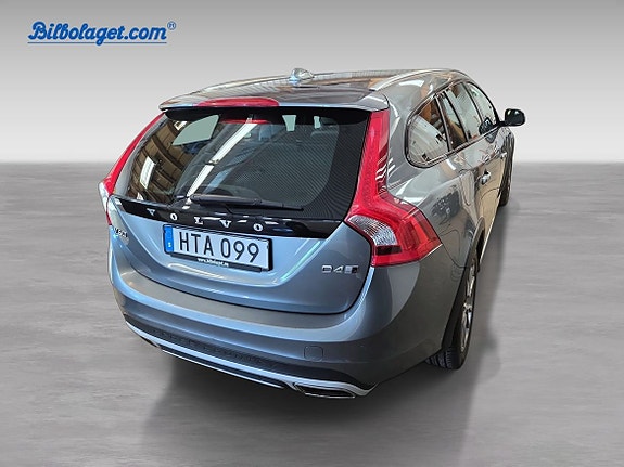 Volvo V60 Cross Country 3 of 10