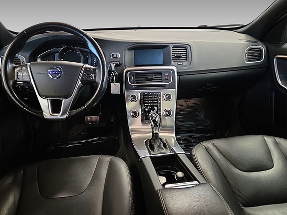 Volvo V60 Cross Country 8 of 10