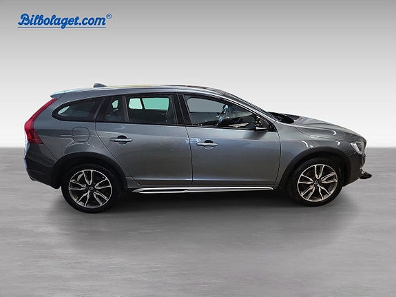 Volvo V60 Cross Country 6 of 10