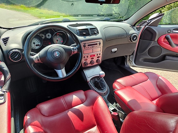 Alfa Romeo GT 12 of 20