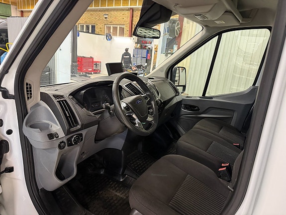 Ford Transit 7 of 13