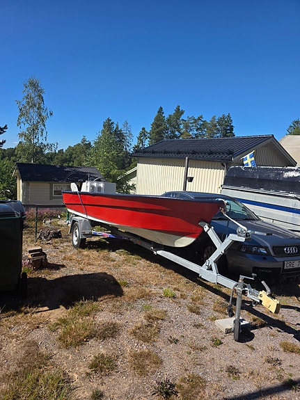 Båt m styrpulpet,motor och kärra 2 of 2