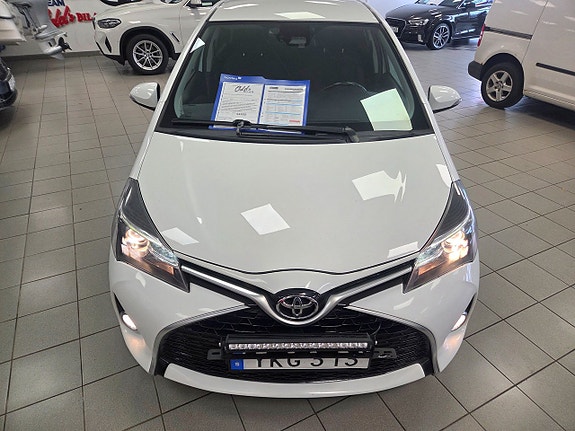 Toyota Yaris 15 of 23