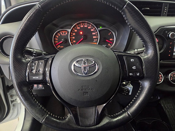 Toyota Yaris 19 of 23