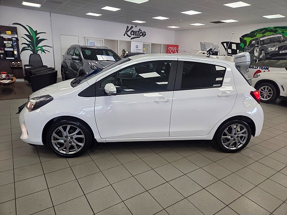 Toyota Yaris 3 of 23