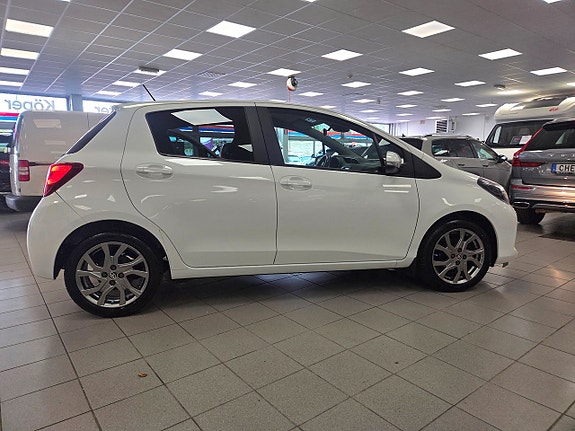Toyota Yaris 12 of 23
