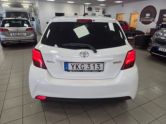 Toyota Yaris 6 of 23