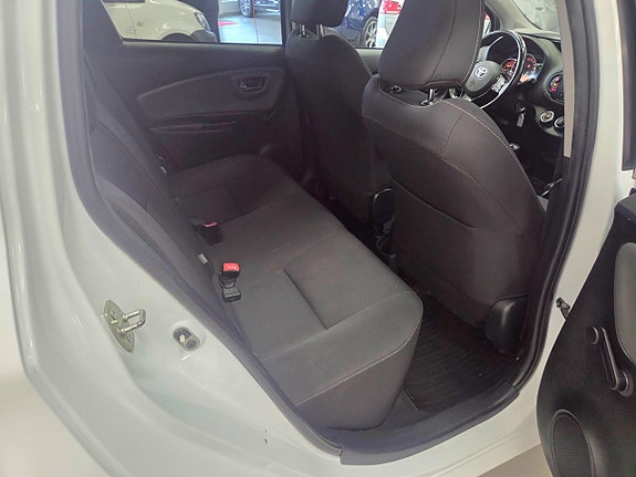 Toyota Yaris 11 of 23