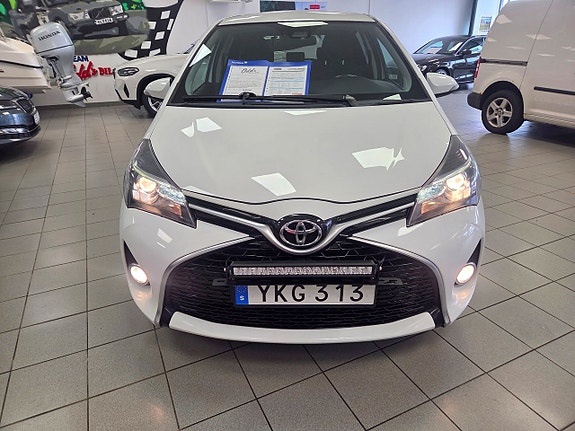 Toyota Yaris 17 of 23