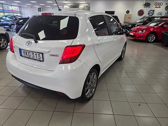 Toyota Yaris 10 of 23