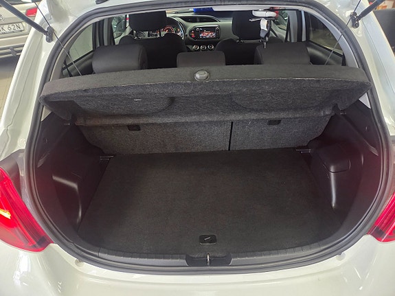 Toyota Yaris 7 of 23