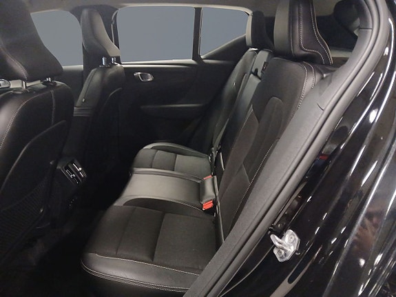 Volvo XC40 8 of 14