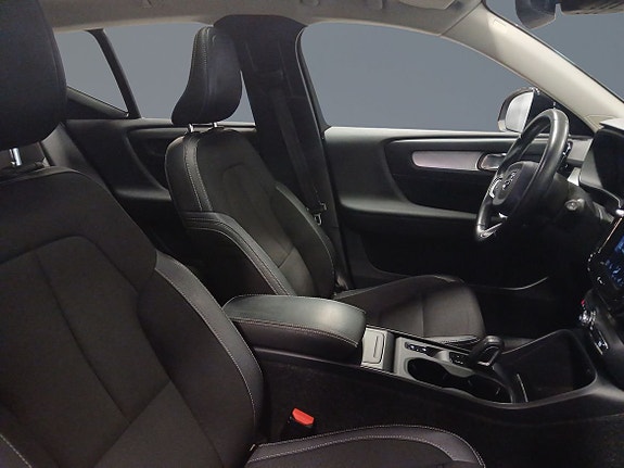 Volvo XC40 7 of 14