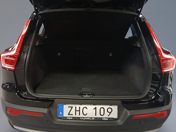 Volvo XC40 9 of 14